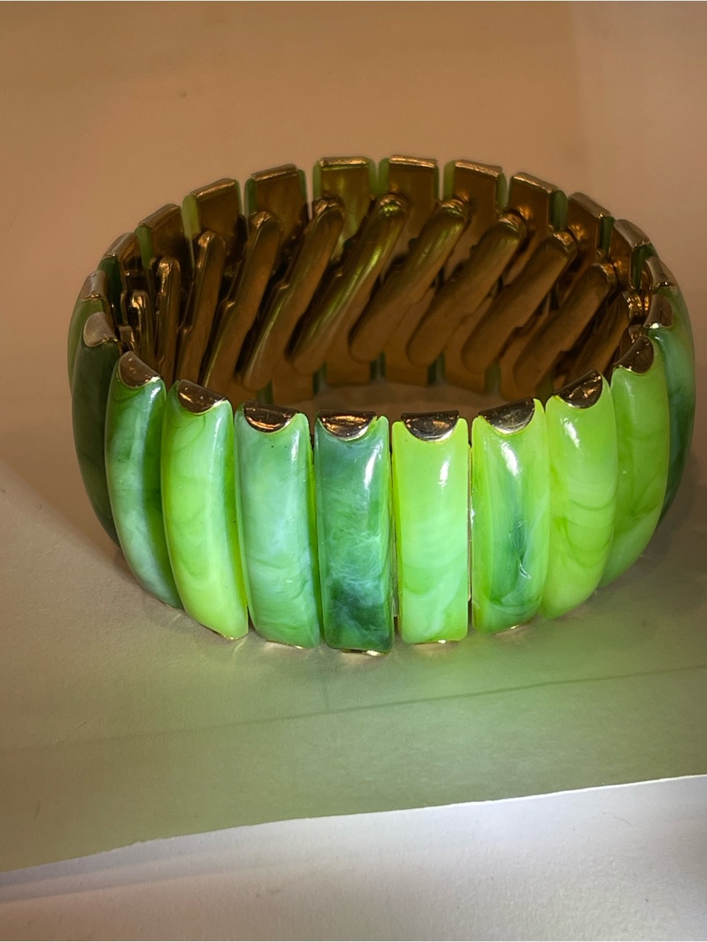 Vintage faux-jade green Lucite gold-tone expansion stretch bracelet Hong Kong